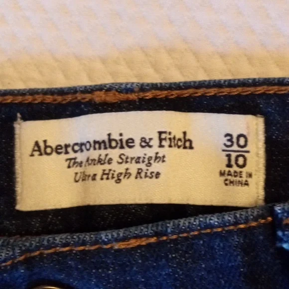 Abercrombie & Fitch Ultra High Rise Jeans - 10 - Picture 3 of 7